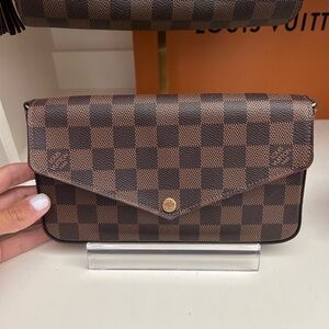 Louis Vuitton Felicie Pochette Damier- GREAT CONDITION